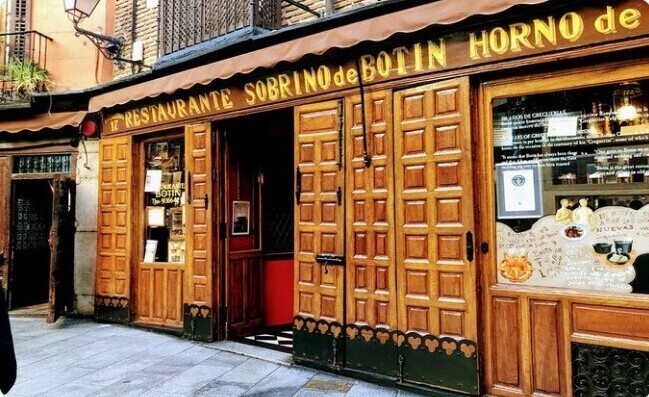 3. В Испании есть ресторан "Собрино де Ботин", который был открыт в 1725 году и с тех пор не закрывался. В нем работал официантом Франсиско де Гойя