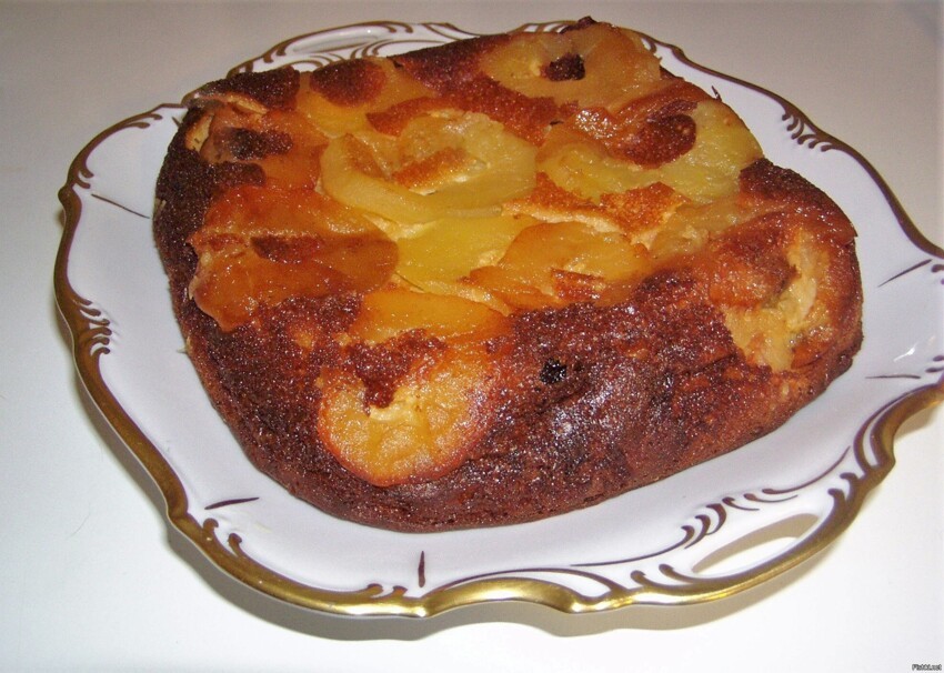 Творожный пирог с жареными яблоками и изюмом