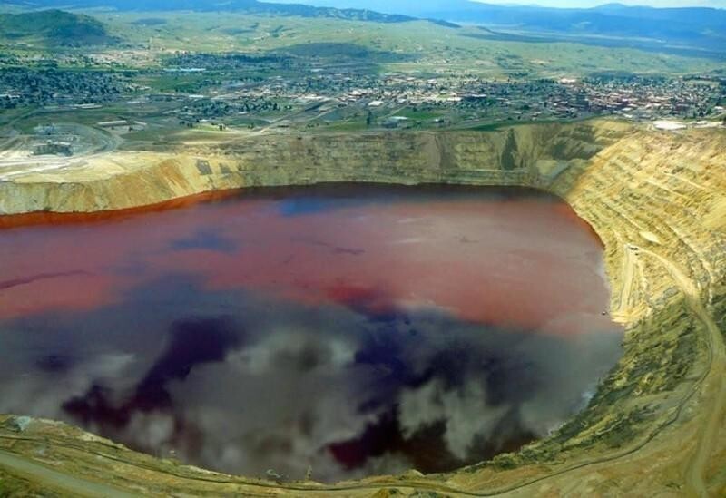 Самое токсичное в мире озеро