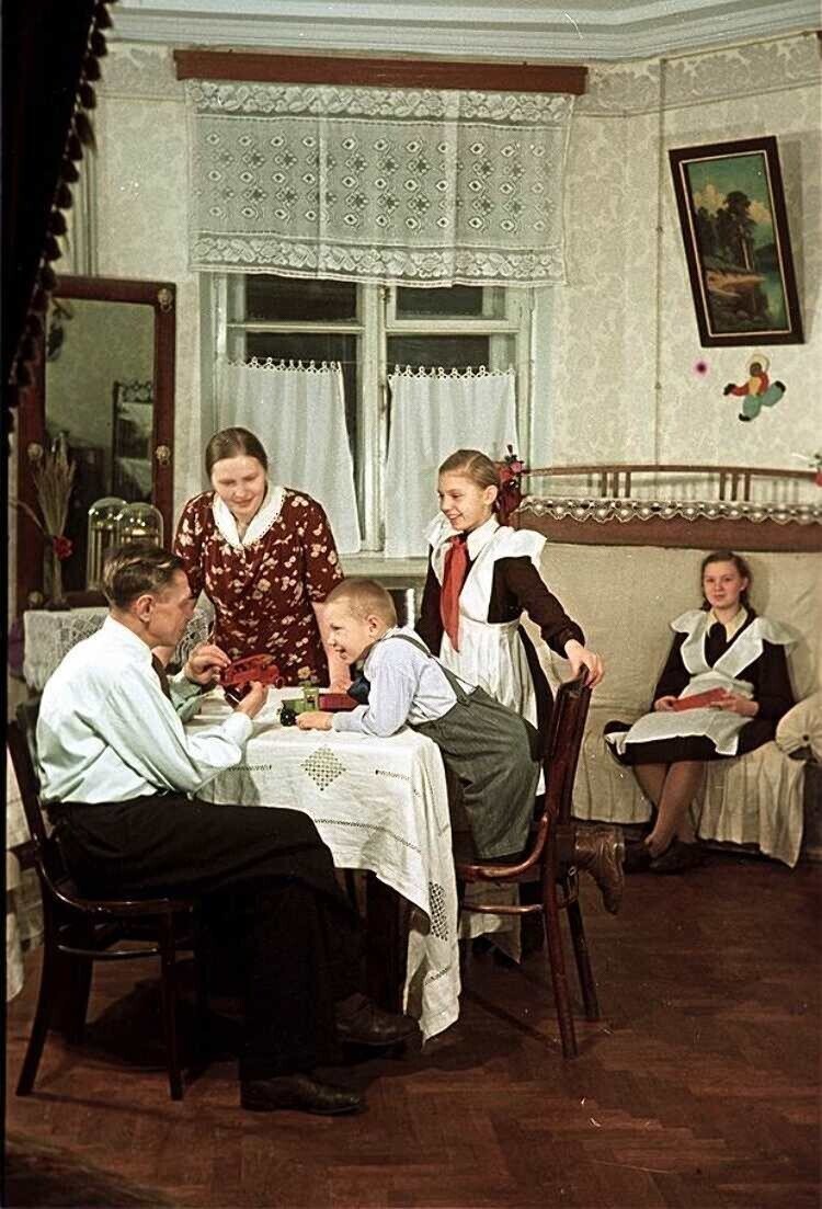 «Квартиру дали!»: фотографии одного из самых счастливых моментов в жизни советского человека