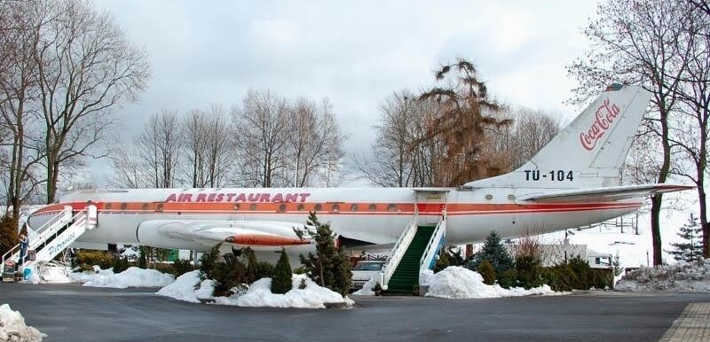 А это ресторан в Чехии, ТУ-104 удачно "приземлился" в городе Петровицах, заведение так и назвали "Туполев"