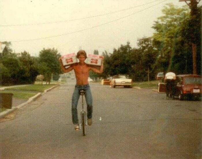 "48 бутылок пива, одноколесный велосипед и мой папа, 1980 год"