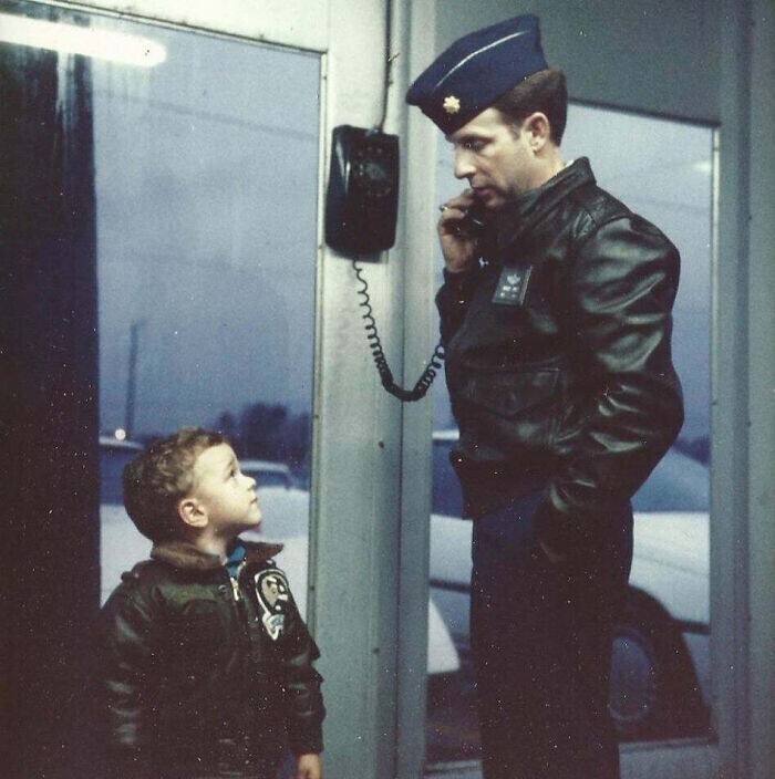 "Конец 1980-х. Я и мой папа - военный летчик"
