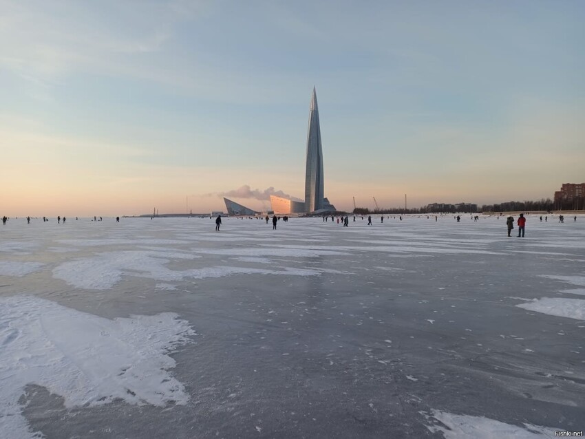 Ну вот и к нам пришли морозы,сегодня - 11, завтра -16, замерзла Невская губа ...