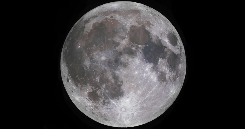 Фотограф запечатлел на видео, как «качается» Луна во время оборота вокруг Земли