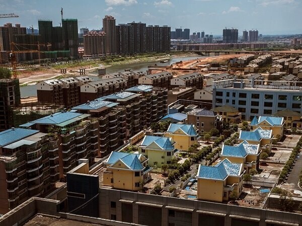 В 2013 году на крыше местного торгового центра в Хэнъяне (Hengyang), провинция Хунань (Hunan), построили 25 роскошных домов 