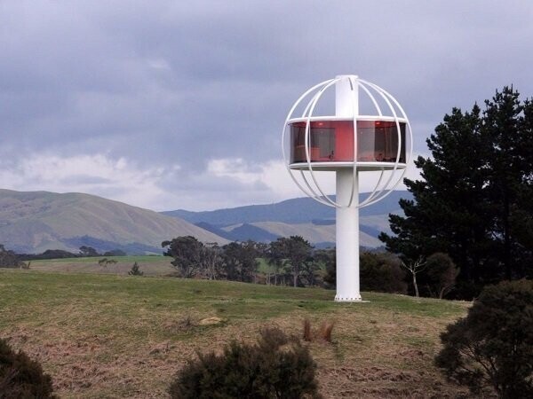 Некоторые люди предпочитают создавать свои собственные святилища, такие как эта Небесная сфера в Новой Зеландии
