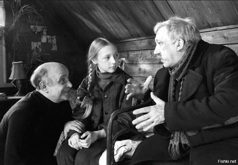 На фото: Ролан Быков, Кристина Орбакайте и Юрий Никулин на съёмках фильма "Чу...