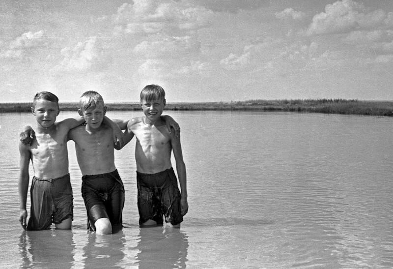 Обитатели села Березняги. Друзья, июнь-июль 1953