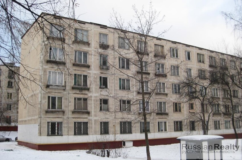 Найти в общей массе советской типовой застройки жилые многоэтажки без балконов или лоджий практически невозможно. Это редкий случай, но только не для Норильска