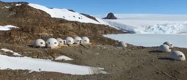 7. «Whichaway Camp», Антарктика