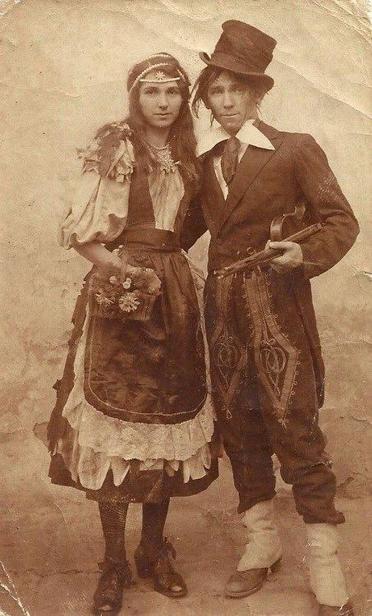 Молодая цыганская пара, 1890-е