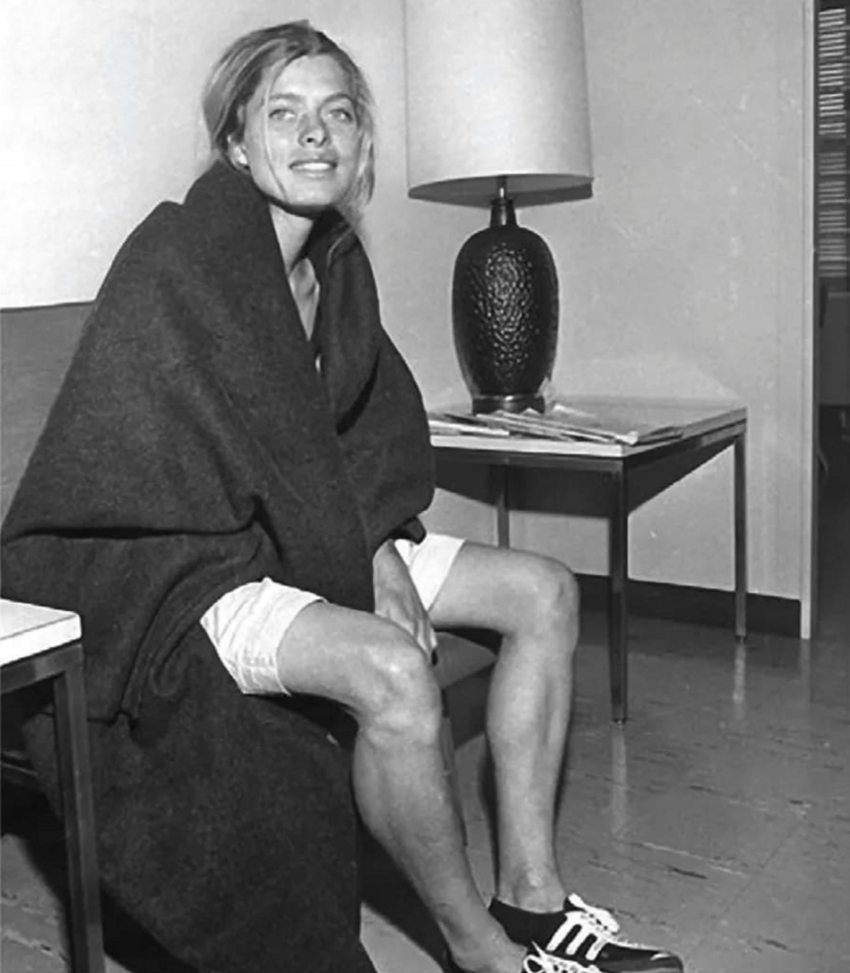 Бобби Гибб хотела участвовать в Бостонском марафоне 1966 года. Организаторы прислали ей дисквалифицирующее письмо, в котором говорилось, что женщины «физиологически не способны пробежать марафон»