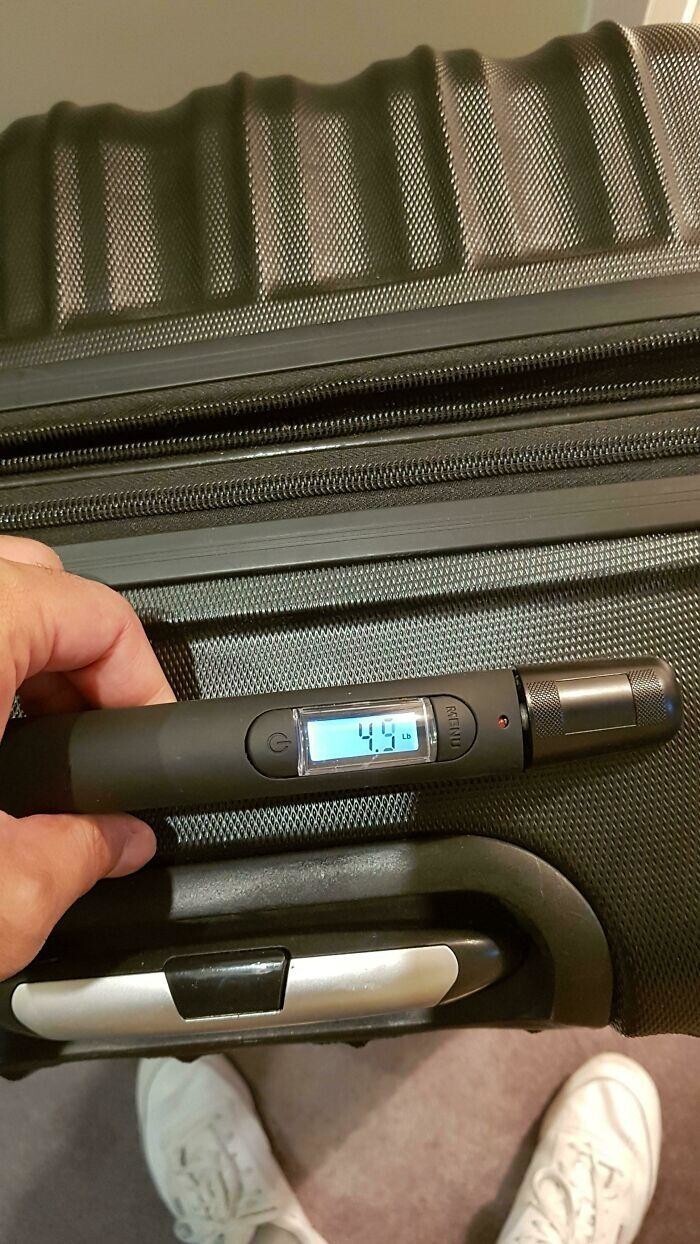 Этот чемодан, может измерить свой собственный вес