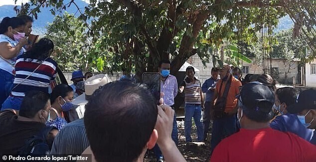 Мексиканцы привязали мэра к дереву за то, что не смог обеспечить город водой