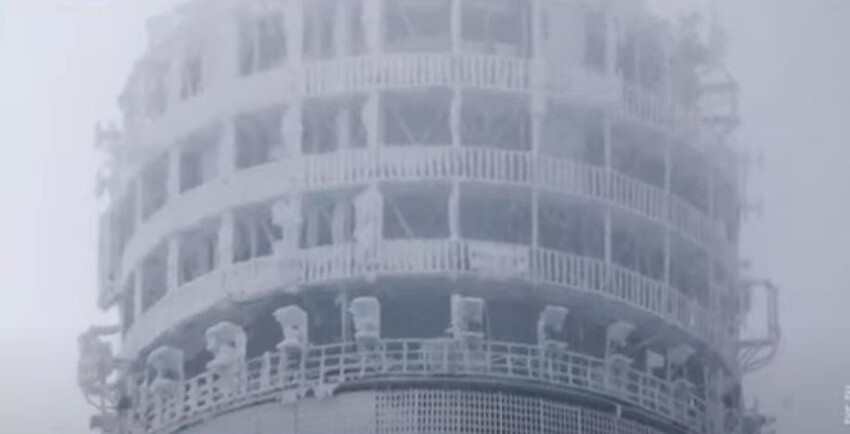 Останкинская башня покрылась глазурью льда и стала напоминать Титаник 