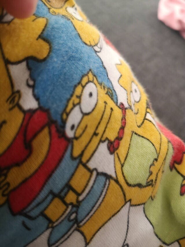 9. На официальной пижаме Симпсонов у Мардж два рта