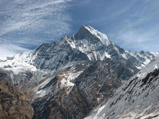 Шишаба́нгма,  8027 метров -  четырнадцатый и наименьший по высоте восьмитысячник мира.