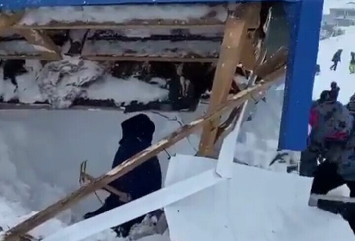 Лавина сошла на горнолыжную трассу в Карачаево-Черкессии: под снегом могут оставаться 12 человек
