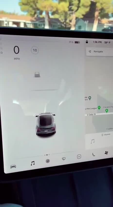 датчики Tesla показывают, что в нескольких метрах от машины находится человек 