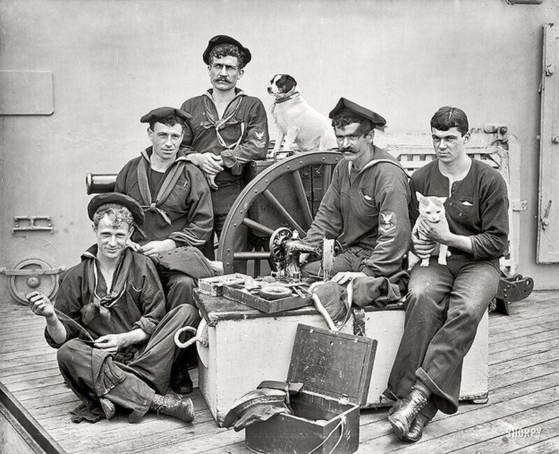 Экипаж (в том числе и портной) крейсера «USS New York», ок. 1896 года.