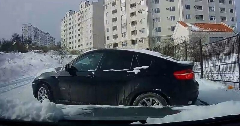 Снежная зима на Крымском полуострове: водители оказались не готовы
