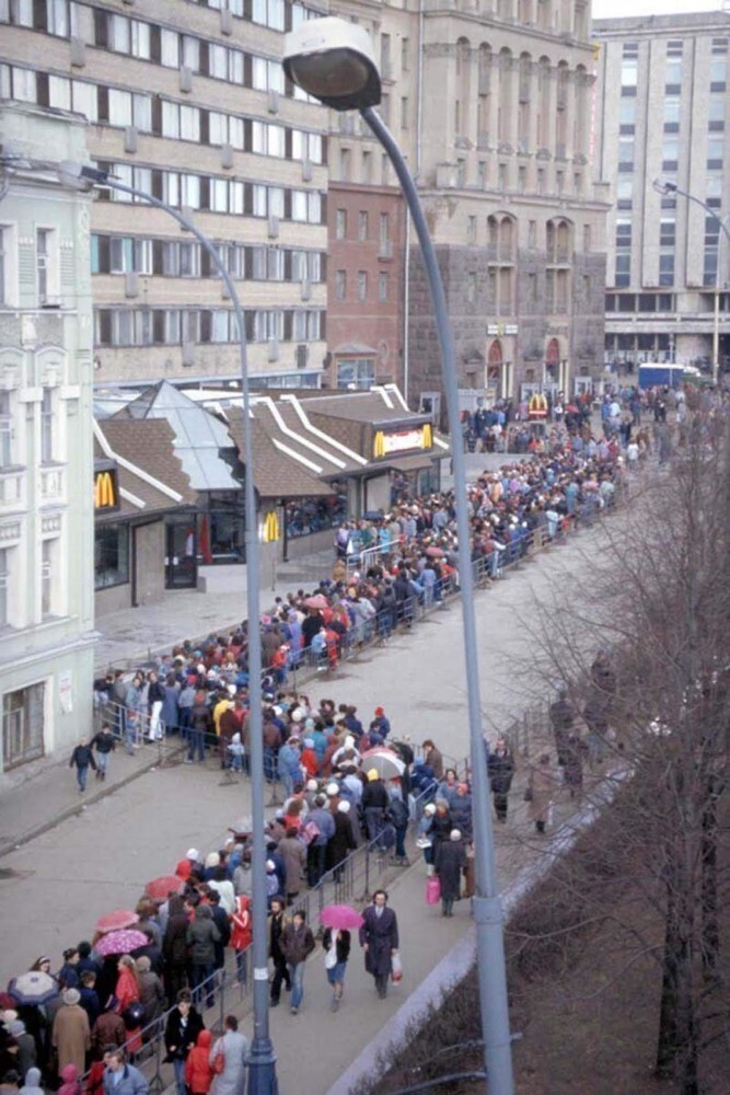 Первый Макдональдс в Москве, который свел с ума город, 1990 г