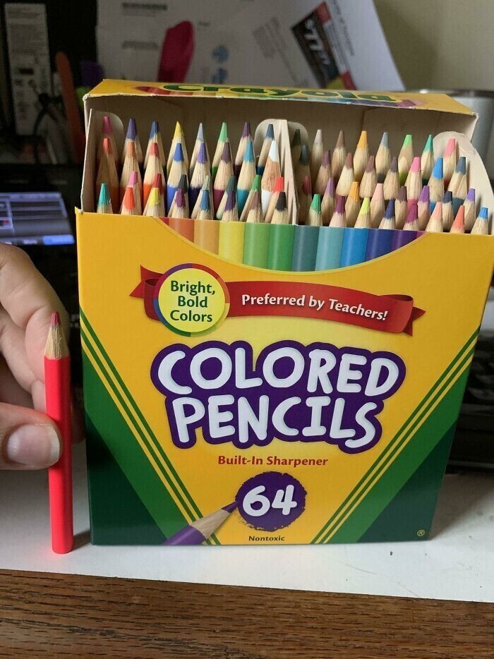 18. "Купила упаковку цветных карандашей. Была уверена, что они полноразмерные"