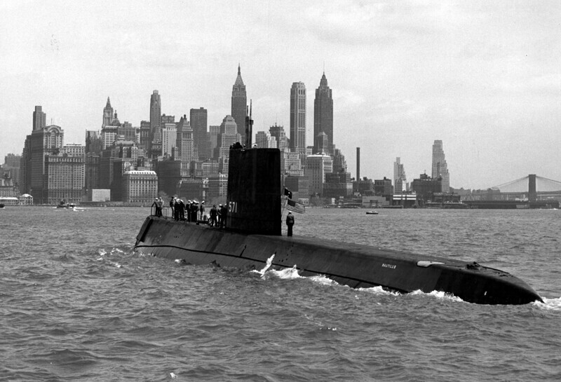 21 января 1954 года...   На воду спущена первая в мире атомная подводная лодка