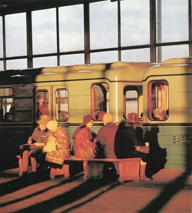 На станции метрополитена -Ленинские горы, Москва, 1978 год