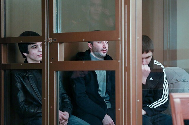 Обработка «брата Сайфуллаха» Ахмед Евлоев, Ислам Яндиев и Башир Хамхоев (слева направо), обвиняемые по делу о теракте в аэропорту