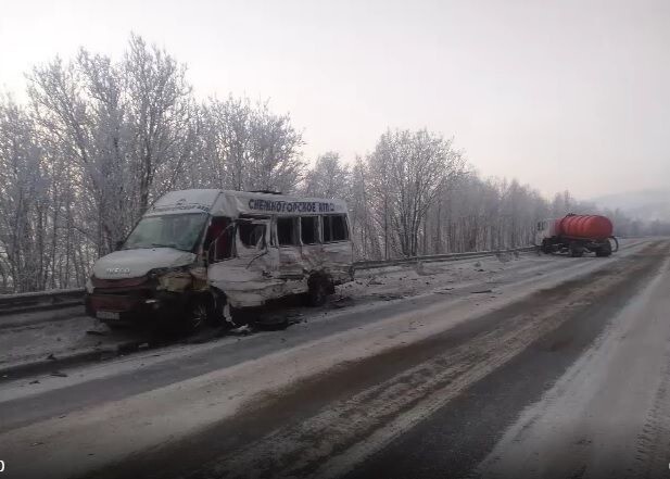 Авария дня. МАЗ столкнулся с маршруткой в Мурманской области
