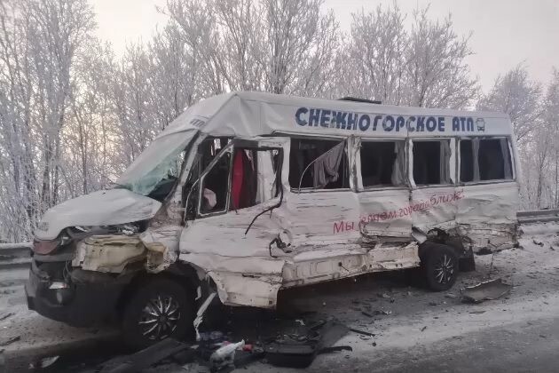 Авария дня. МАЗ столкнулся с маршруткой в Мурманской области