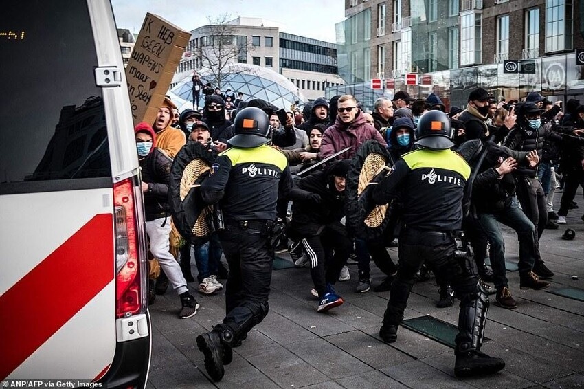 В Европе бушуют протесты против карантинных мер: фото с места событий