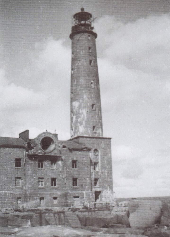 Легендарный маяк Бенгтшер после боев.