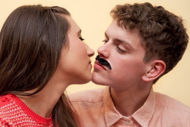 В Неваде мужчинам с усами запрещено целовать женщин