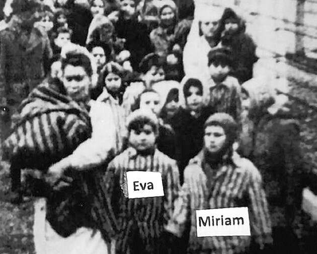 Среди освобождённых – жертвы экспериментов доктора Менгеле сёстры-близнецы Ева и Мириам Кор. Фото