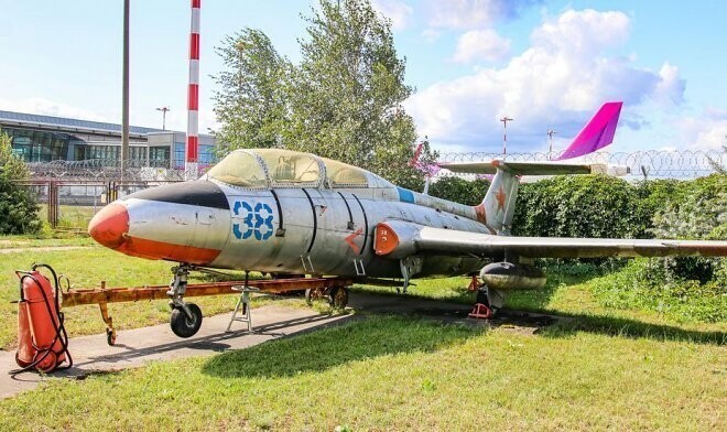 Латвийский энтузиаст создал в Риге самый большой в мире музей советской авиатехники