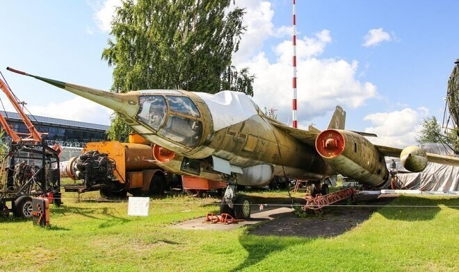 Латвийский энтузиаст создал в Риге самый большой в мире музей советской авиатехники