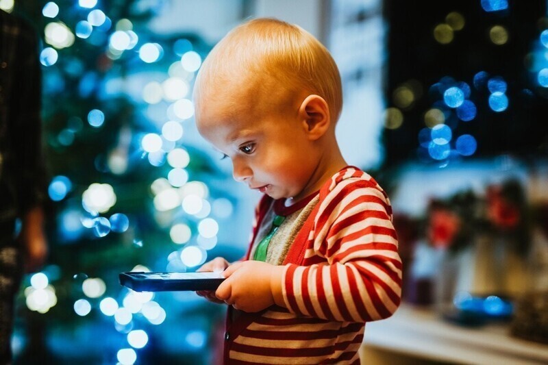 Установлено, что сенсорные экраны могут ухудшить внимание ребенка