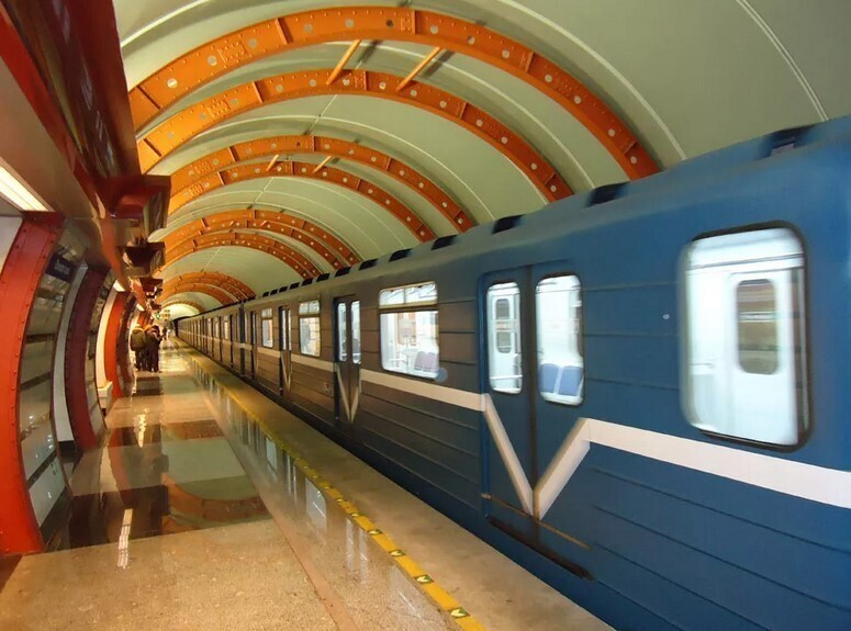 Остановите поезд, я сойду – петербургское метро не вывозит