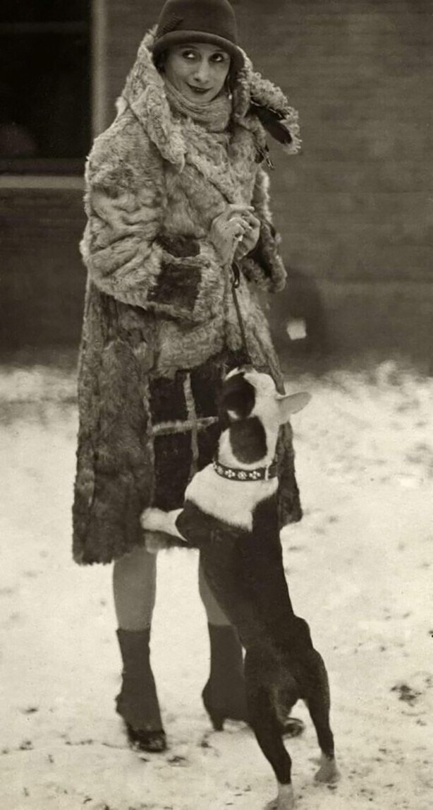Анна Павлова со своей собакой
