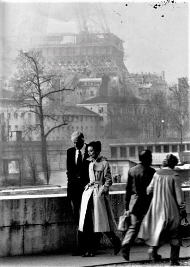 Актриса Одри Хепберн, на набережной Сены с французским модельером Юбером де Живанши (Граф Юбер Джеймс Марсель Таффен де Живанши) Париж. Середина 1980 годов