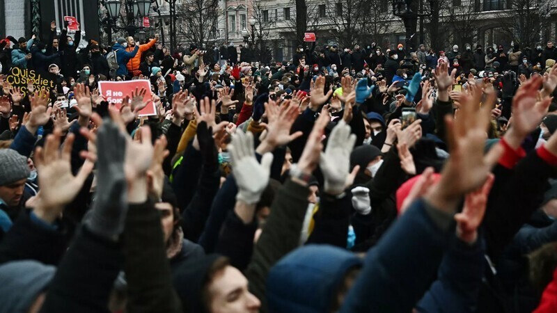 Пока мамка содержит можно и побунтовать