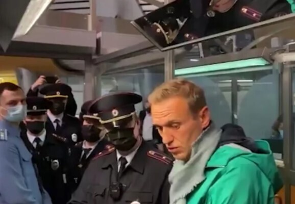 Навальный сам выпросил замену срока – больше его фокусы не произведут впечатление