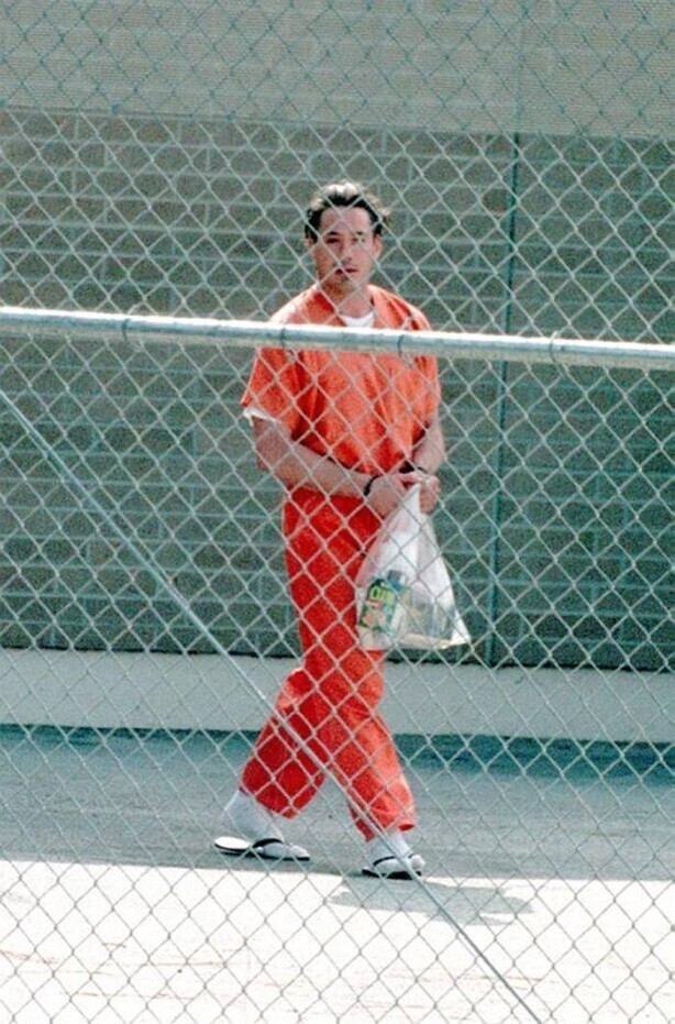 Роберт Дауни–мл. в тюрьме, 1996 год, Лос–Анджелес. Был арестован за хранение кокаина, героина и оружия