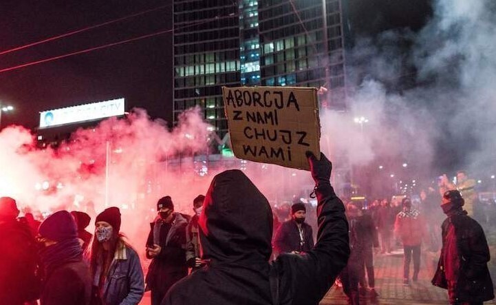 Европу трясёт: народные бунты повергают ЕС в хаос