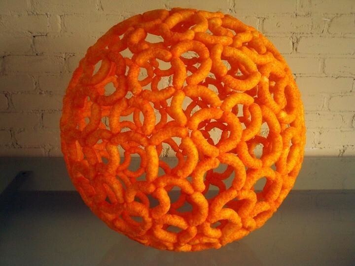 Sam Keller (очень известный и популярный нынче деятель искусств), «The Cheetosphere», 2011, Сфера, созданная из чипсов «Читос»