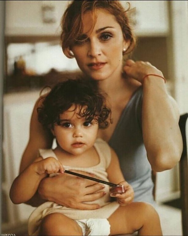  Мадонна со своей маленькой дочерью Лурдес 1998 год