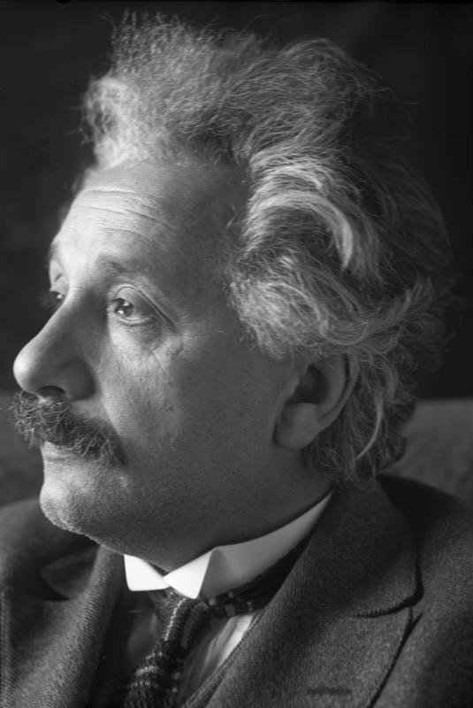 9. Эйнштейн крайне серьезно относился ко сну.